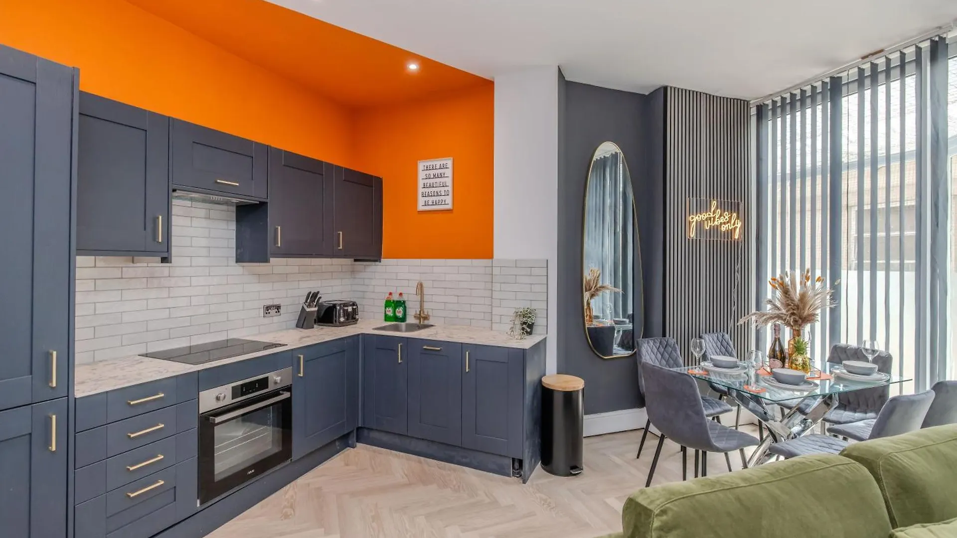 Super Central 3 Bedroom Flat Next To Brighton Beach & Shopping Center Sleep 10 Guests 영국